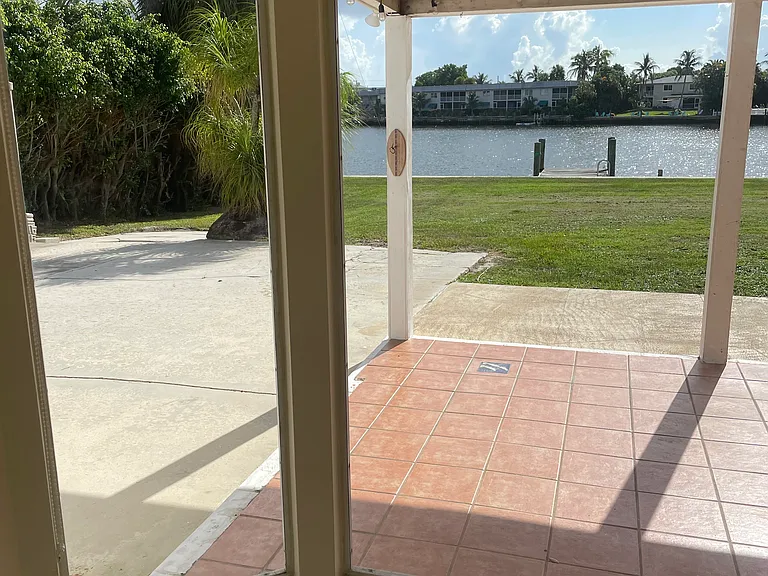 Breakfast Nook View on left side