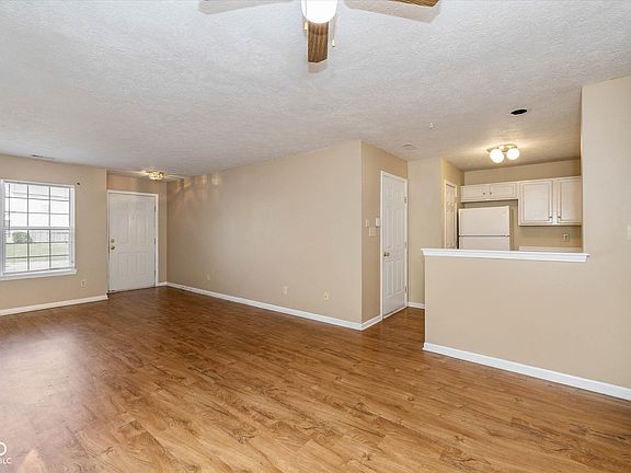 5th image of 4745 Ossington Ct