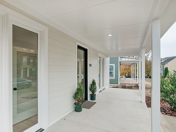 5th image of 201 E Winmore Ave