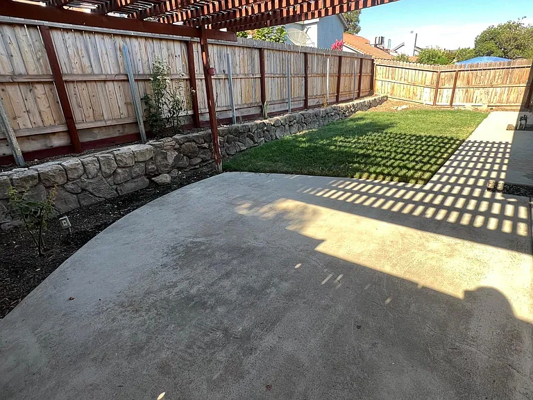 921 Fedora Ave — Photo 16