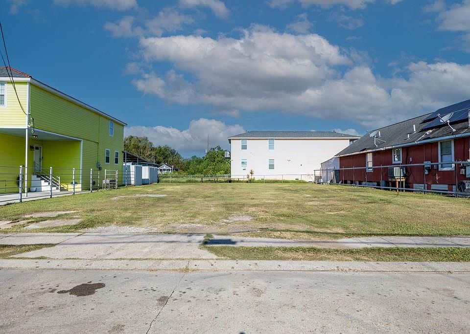 2nd image of 2342 Forstall St
