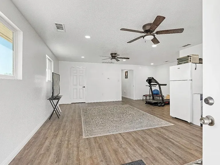 5313 Annette St #B — Photo 2