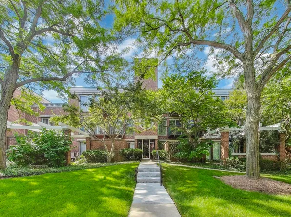 3030 Arbor Ln APT 203, Northfield, IL 60093