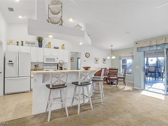2nd image of 4424 NE 21st Pl