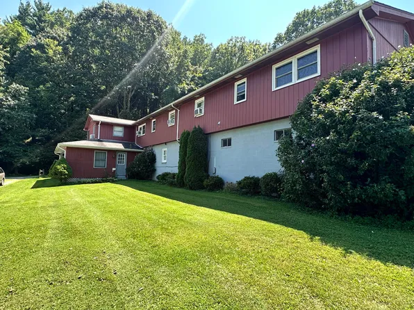 201 Lexington St, Damascus, VA 24236
