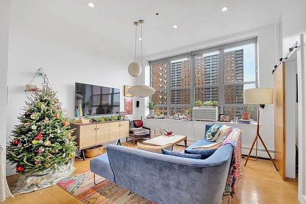 Sold by Compass | media 10