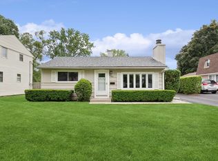 2303 Sigwalt St, Rolling Meadows, IL 60008