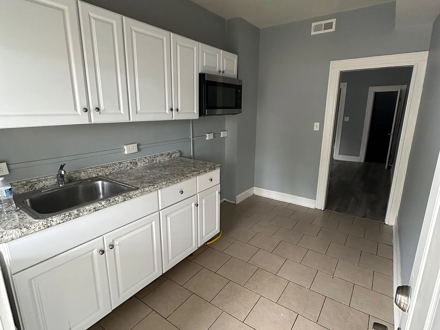 3 bed, 1.0 bath, $2,200 — Photo 4