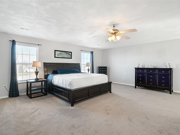 5th image of 929 Indian Prairie Dr