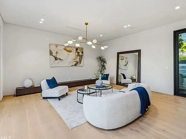 4900 Valjean Ave — Photo 14
