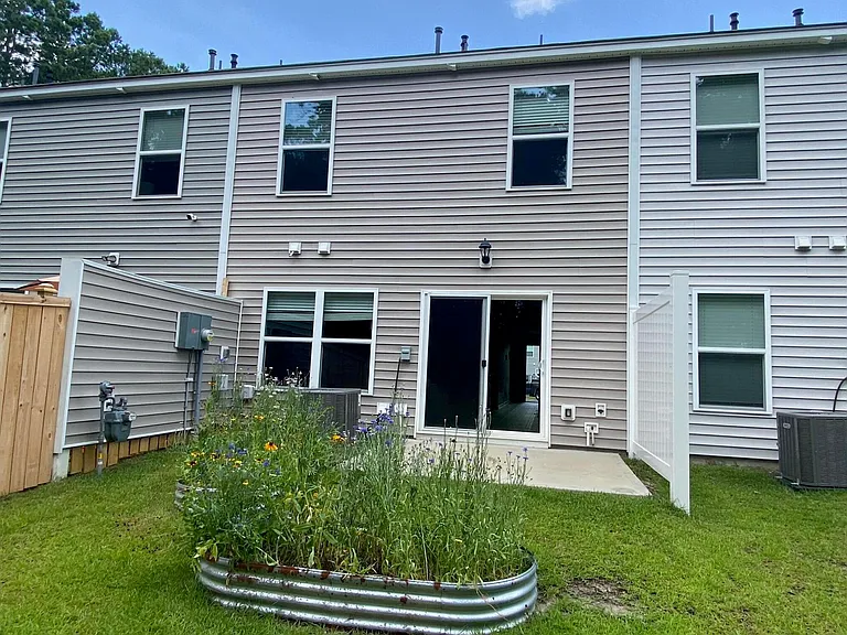 135 E Sunrise Ln — Photo 26