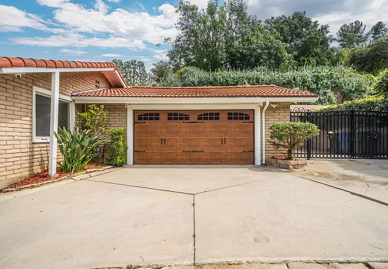 3160 Sepulveda Blvd — Photo 2