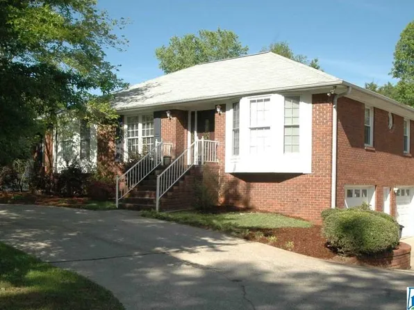 213 Roundabout Dr, Trussville, AL 35173