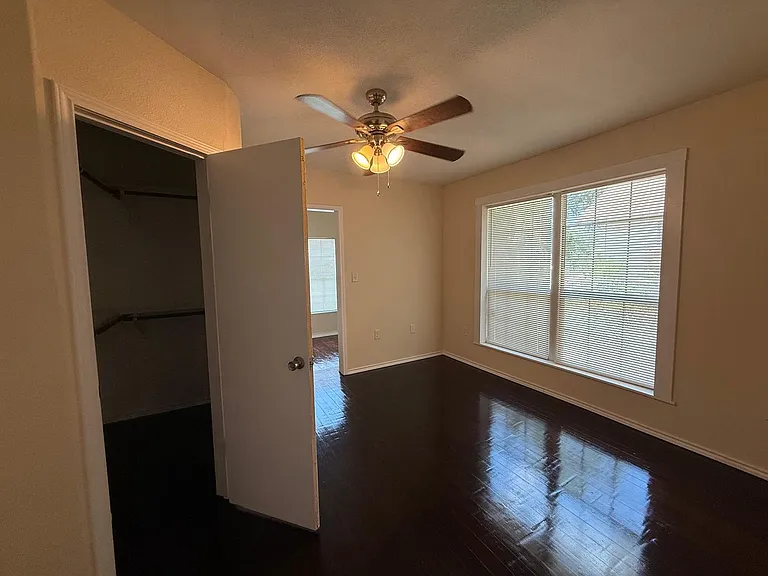 2202 Burnett Ave — Photo 7