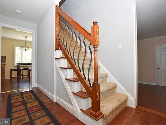 3rd image of 1302 Sherwood Dr