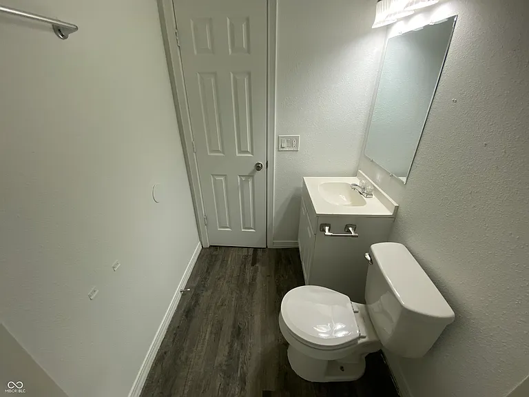 621 N Oxford St — Photo 14