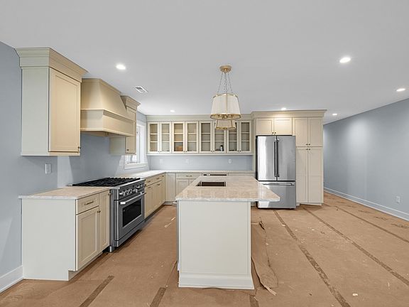 4th image of 645 W Spruce Ave