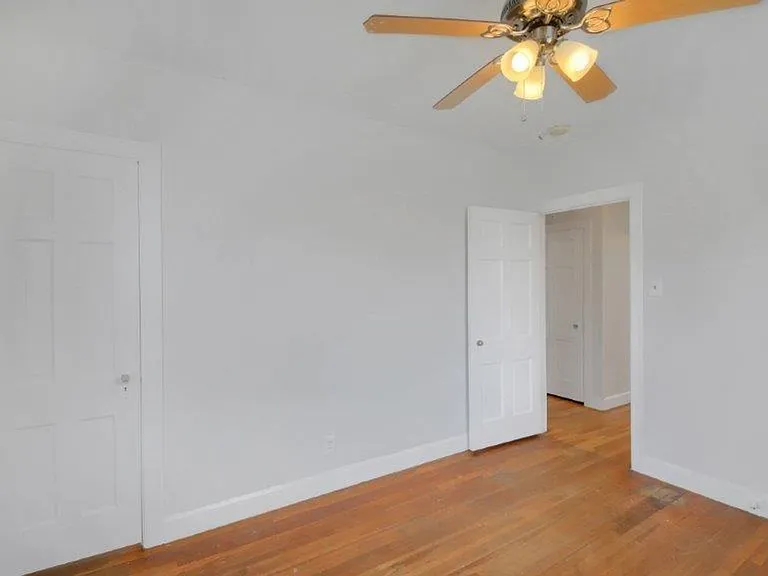 3211 Tom Green St #A — Photo 18