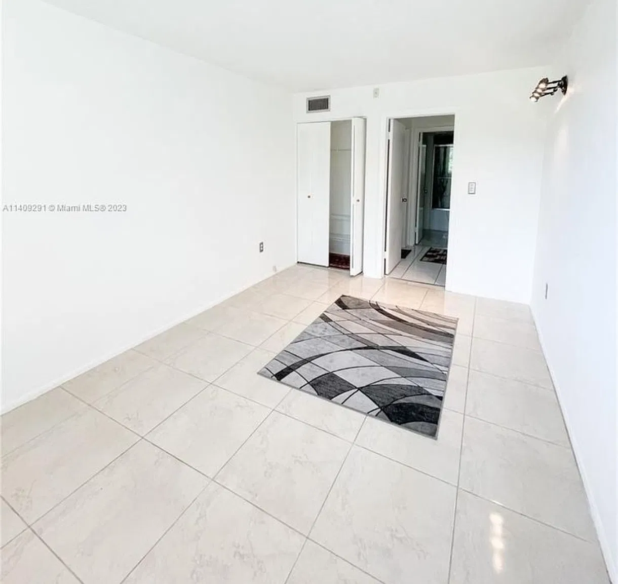 1 bed, 1080 sqft, $925 — Photo 1