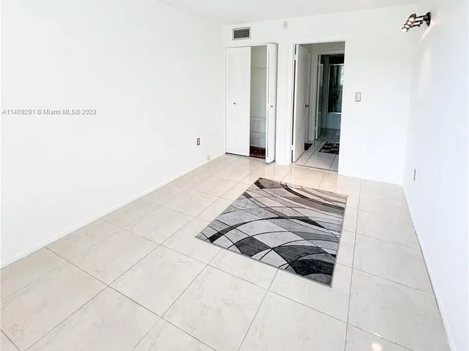 7300 NW 17th St #203