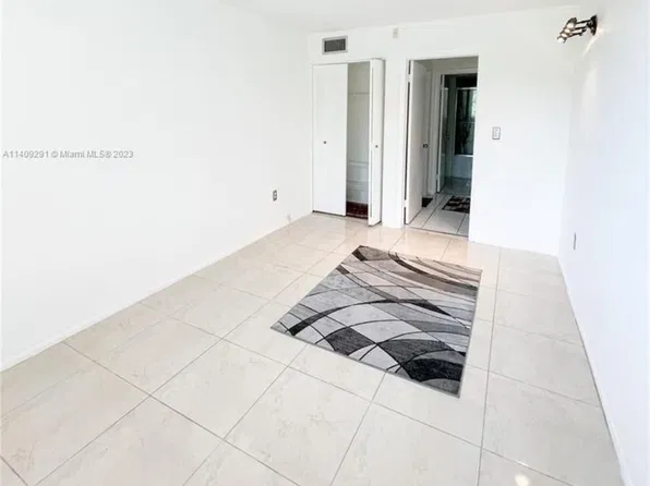 7300 NW 17th St APT 203, Fort Lauderdale, FL 33313