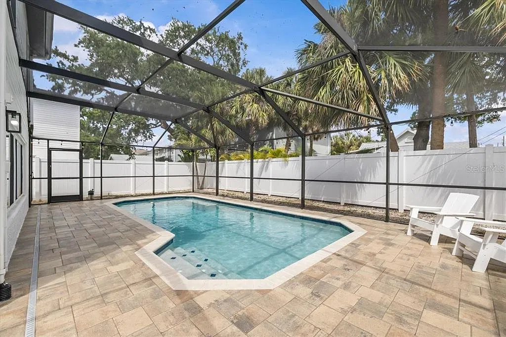 3 bed, 3.0 bath, 1517 sqft, $3,700 — Photo 3
