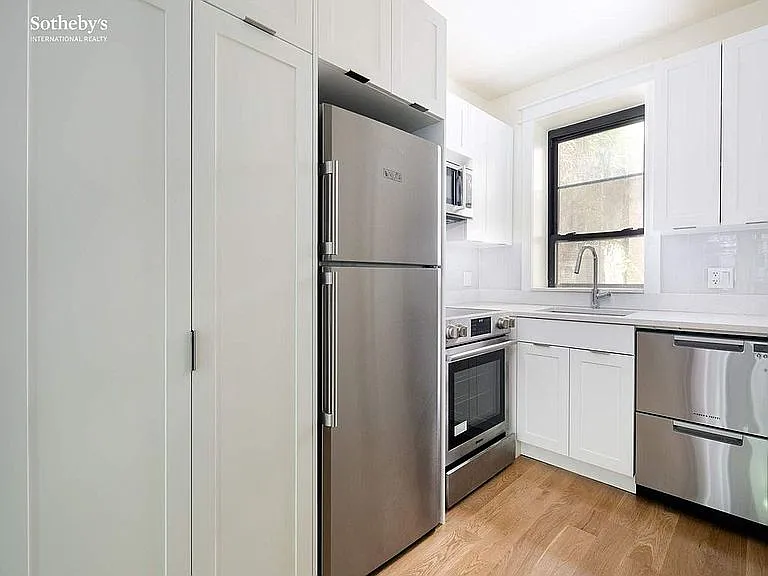 342 W 21st St #1D — Photo 8