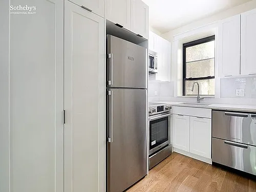 342 W 21st St #1D Photo 1
