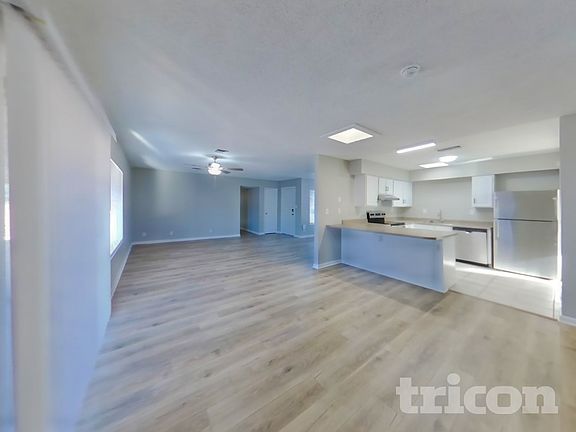 5th image of 823 W Juanita Cir
