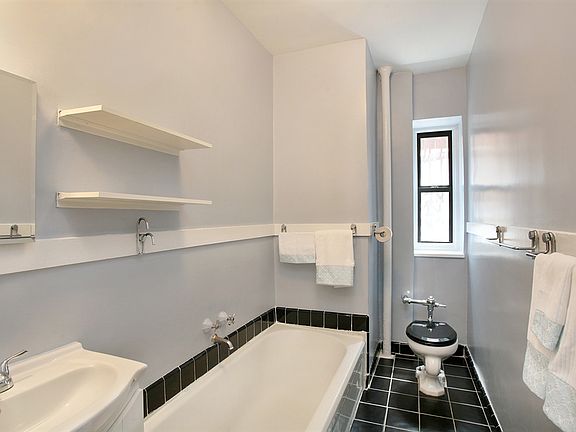 3rd image of 230 Park Pl APT 3D