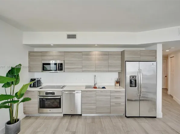 121 NE 34th St, Miami, FL