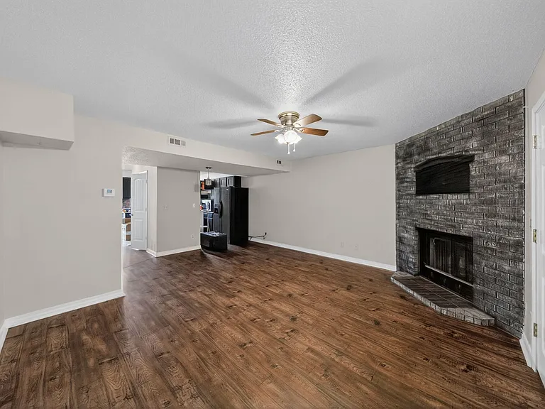 2456 N Brophy Cir #2 — Photo 2