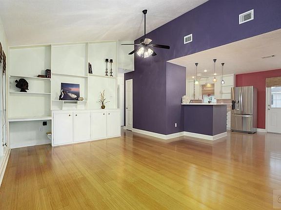 2nd image of 9 N Pelican St