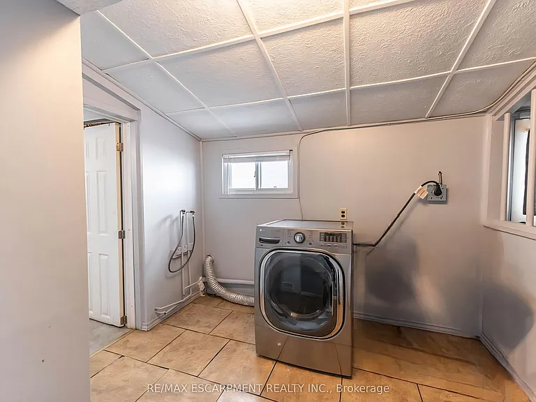 355 Jones Rd — Photo 24