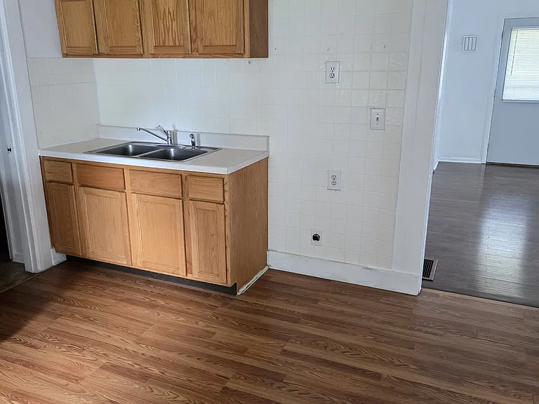 227 N Gladstone Ave — Photo 6