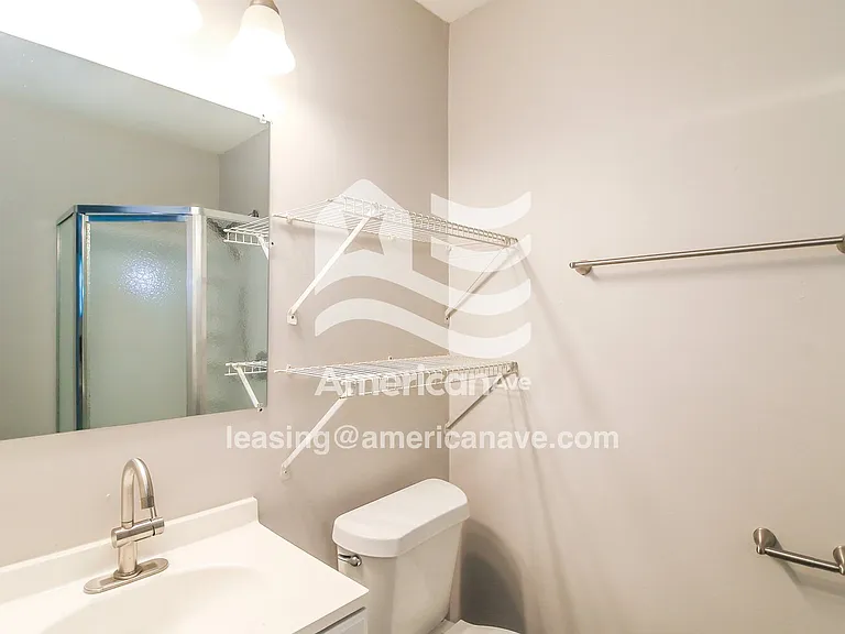 1623774_008_main_bathroom_9.jpg