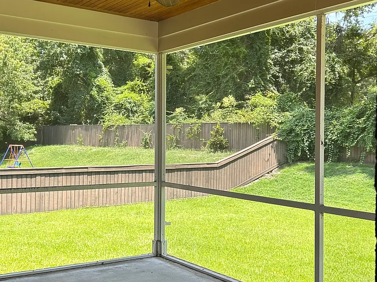 389 Chastain Cir — Photo 11