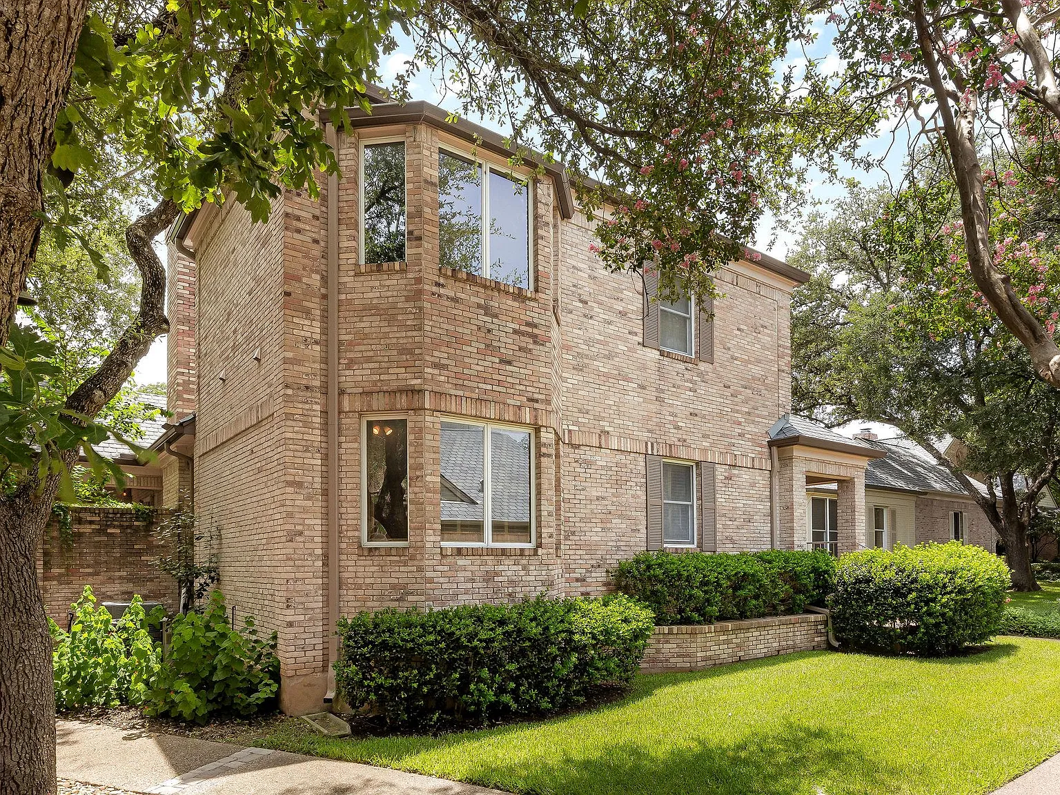 3 bed, 3.5 bath, 3307 sqft, $6,500 — Photo 3