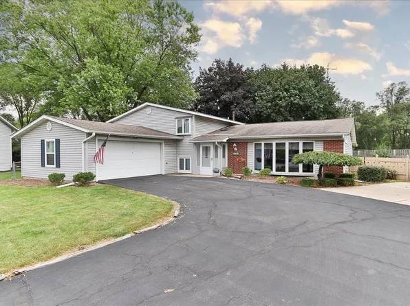 1105 Stratford Ln, Hanover Park, IL 60133