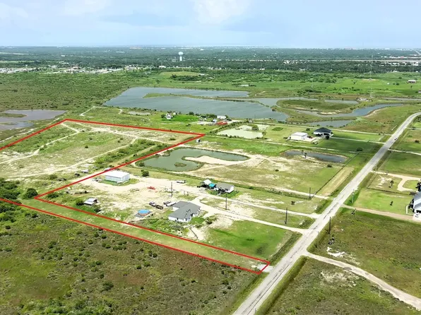 329 Cape Velero Dr, Rockport, TX 78382
