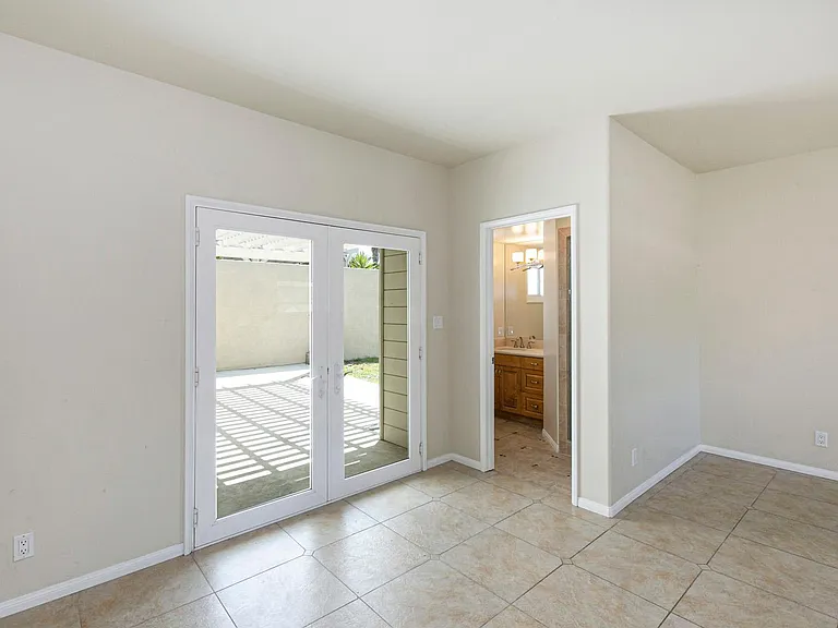 10929 Whitegate Ave — Photo 24