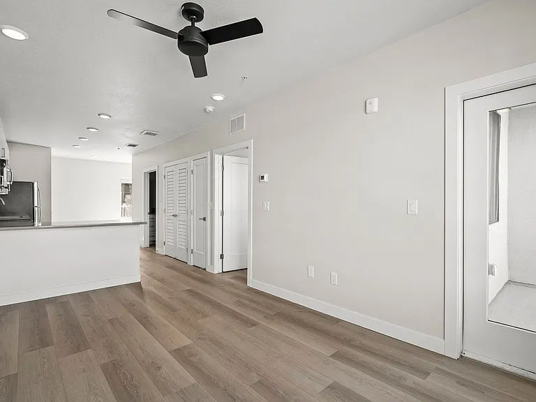 Stonecreek Apartments — Photo 8