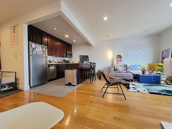 3rd image of 26-27 30th St #2R