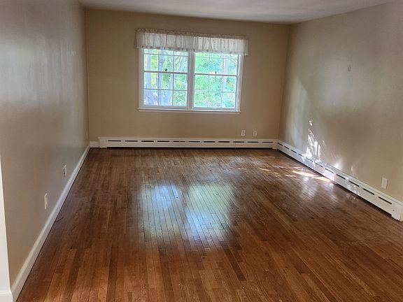 3rd image of 2511 Winchester Dr #211