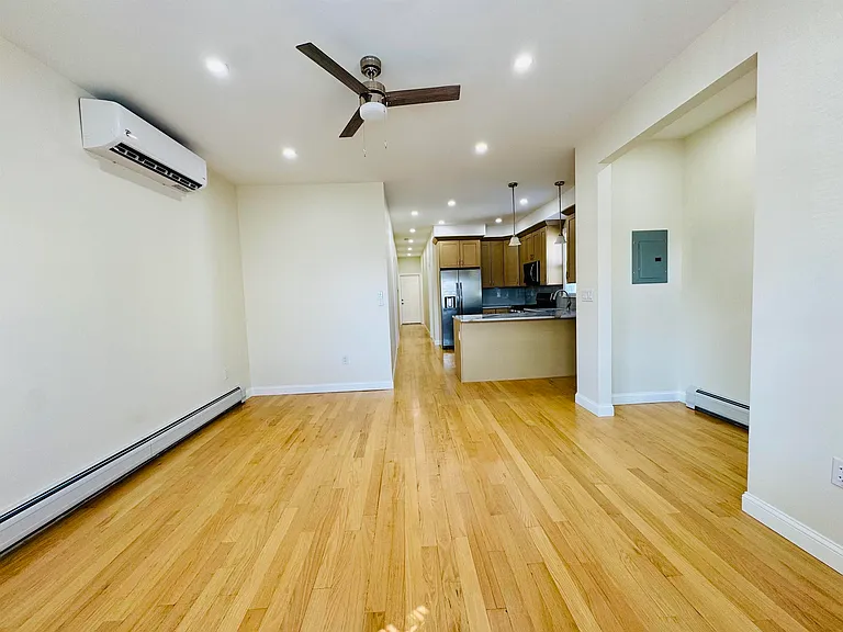 21 E 15th St #1 — Photo 4