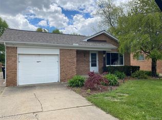 607 W Girard Ave, Madison Heights, MI 48071