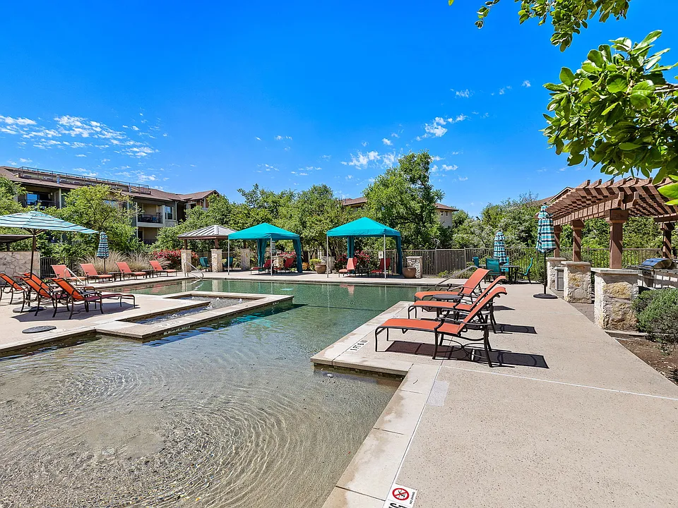Lakeline East Apartments