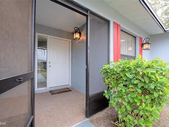 4th image of 605 Heraldo Ct