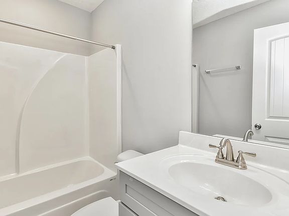 4th image of 850 Cedar Ln