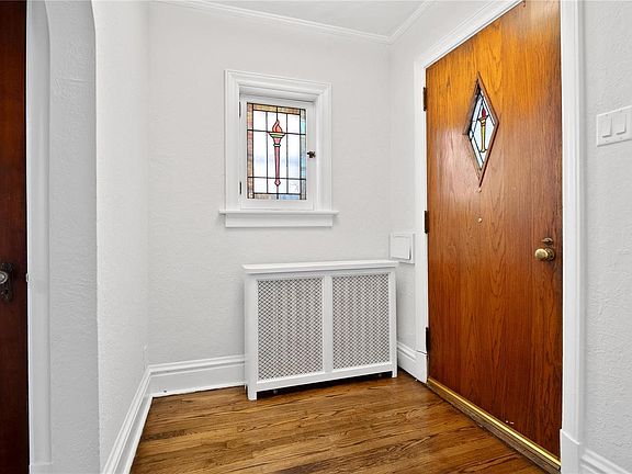 3rd image of 6412 Winona Ave